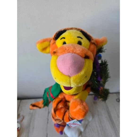 Vintage Telco AS IS Tigger Winnie the Pooh tree plush skating Xmas decor - Picture 2 of 12